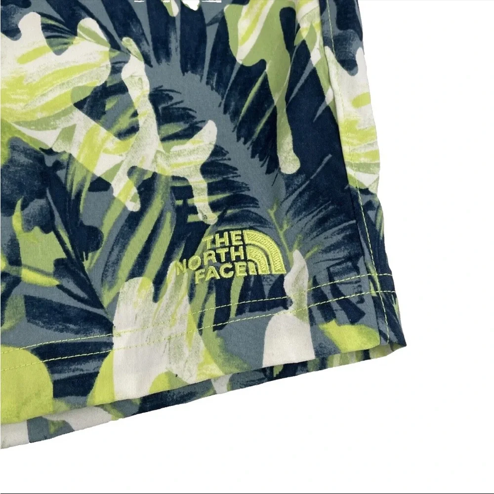 The North Face Class V Pull Green Tropical Floral Shorts Mens XL FlashDry‎ $50